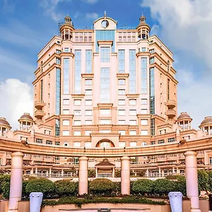 Swissotel Al Murooj Дубай