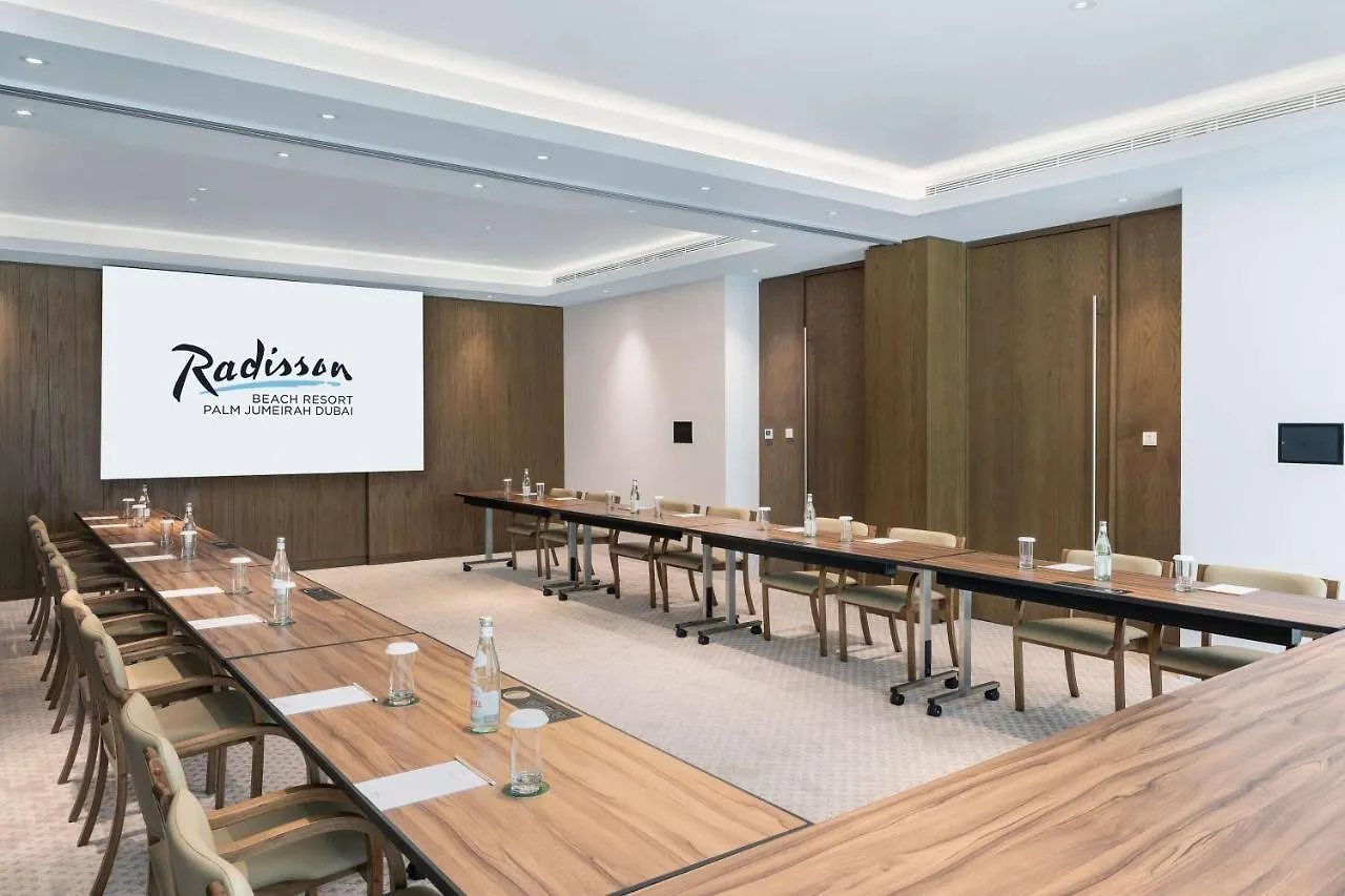 Radisson Beach Resort Palm Jumeirah Dubaj
