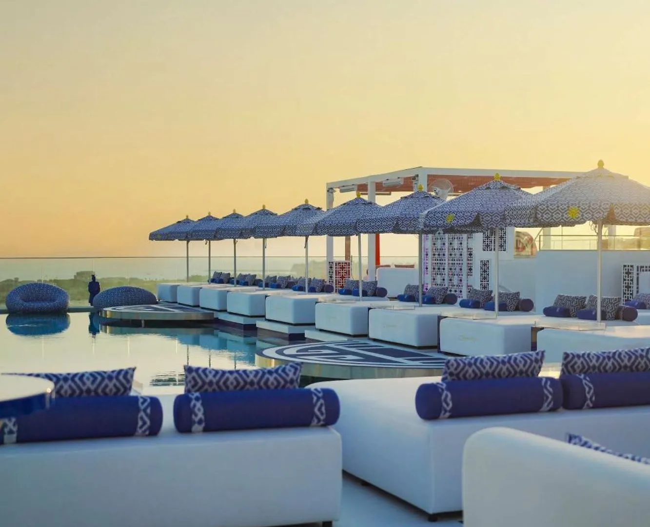 Radisson Beach Resort Palm Jumeirah Dubaj